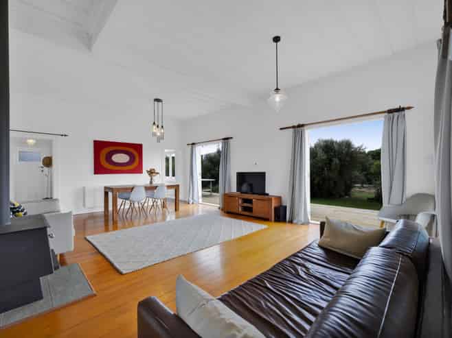 602 Pembroke Road West, STRATFORD