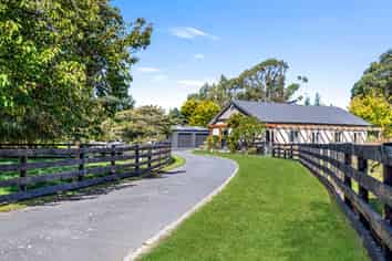 1199 Oxford Road, Cust