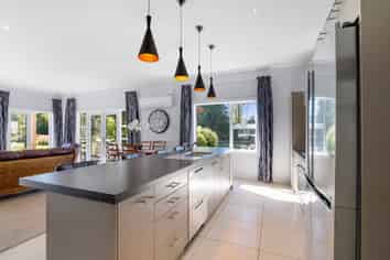 1199 Oxford Road, Cust