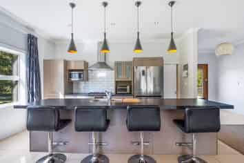 1199 Oxford Road, Cust