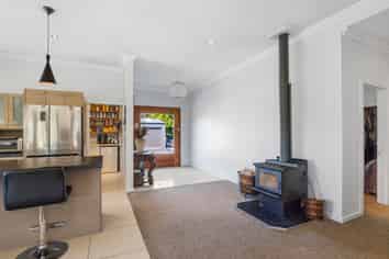 1199 Oxford Road, Cust