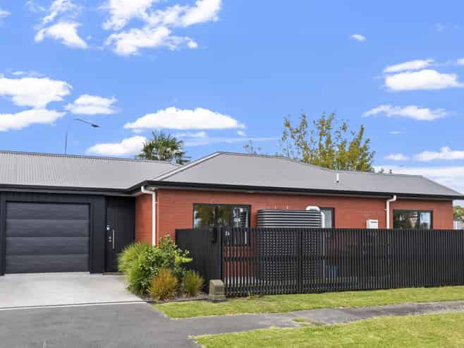 2A Carey Street, Maeroa