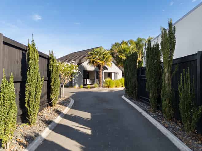 9 Bayswater Court, Huntington