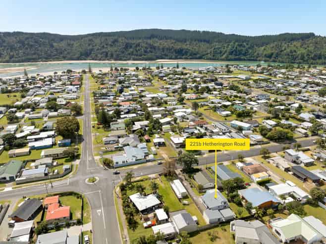 221B Hetherington Road, Whangamata