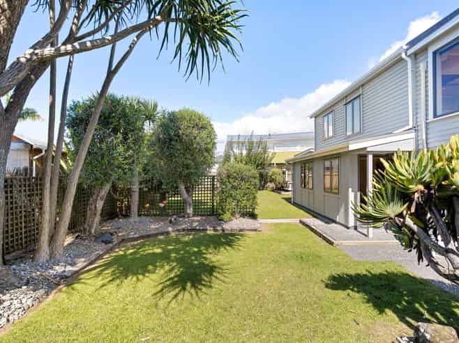 221B Hetherington Road, Whangamata