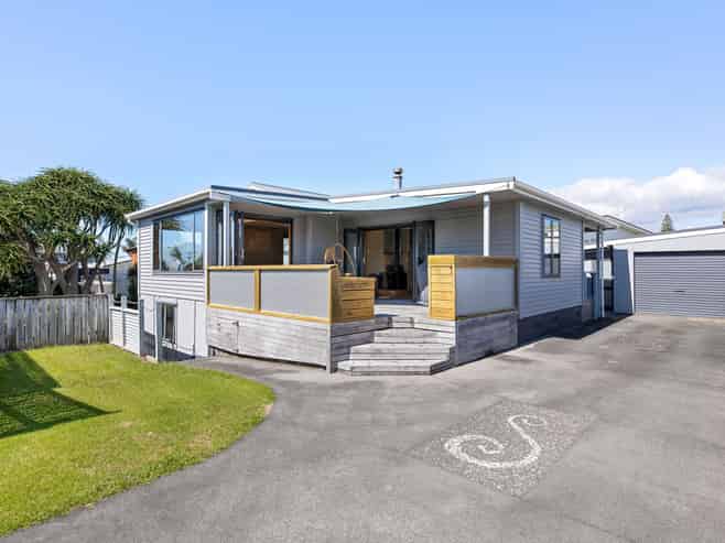 221B Hetherington Road, Whangamata