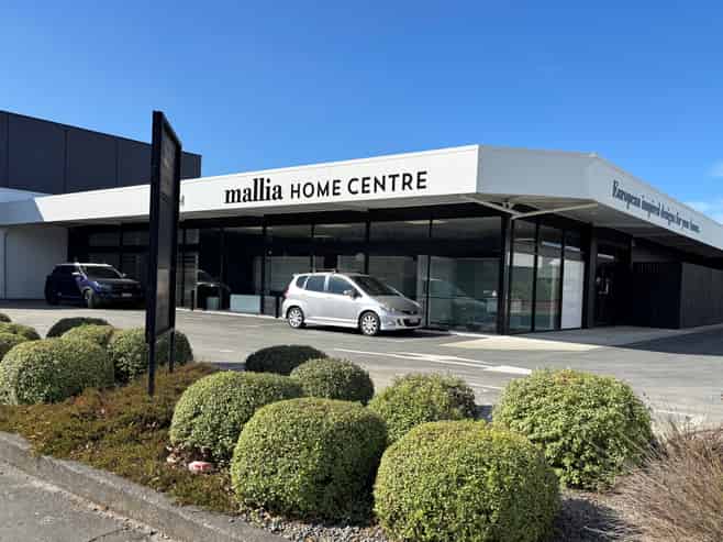 Retail/Showroom - Profile & Signage Opportunity