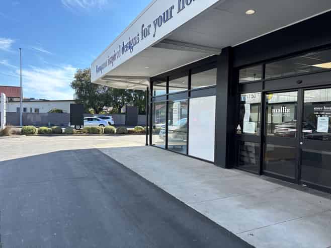 Retail/Showroom - Profile & Signage Opportunity