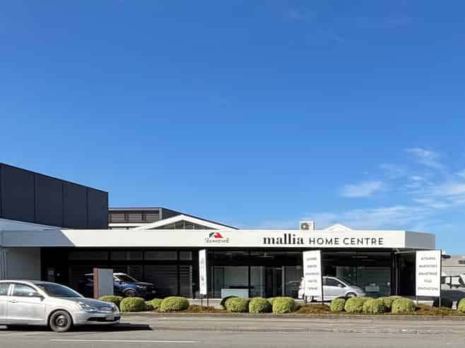 Retail/Showroom - Profile & Signage Opportunity