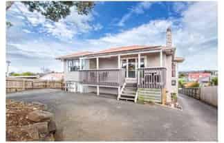 15 Colwill Road, Massey