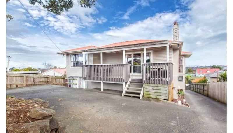 15 Colwill Road, Massey