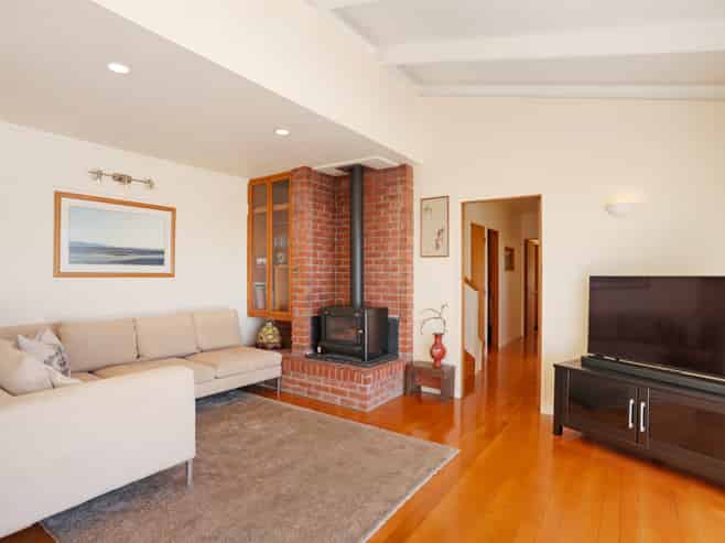 858 West Coast Road, Waiatarua