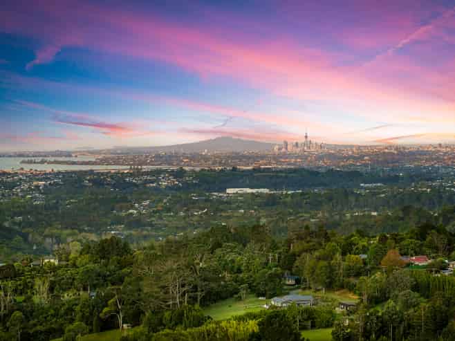 858 West Coast Road, Waiatarua