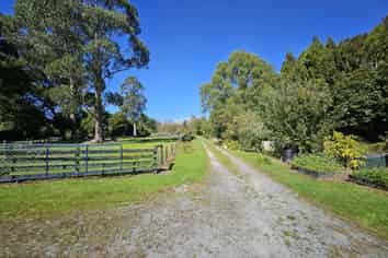 27D Gold Nugget Road, Marsden