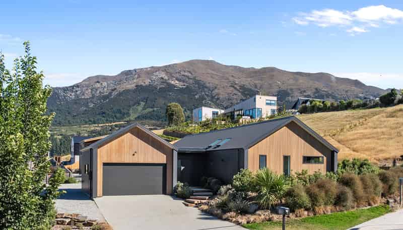 13 Magpie Place, Lake Hawea