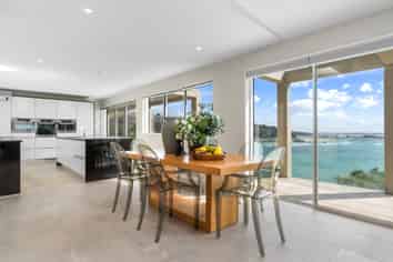 18 Whitewash Head Road, Scarborough