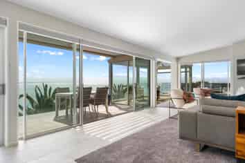 18 Whitewash Head Road, Scarborough
