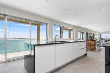 18 Whitewash Head Road, Scarborough