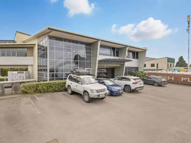 Large-scale Tauranga warehouse and office
