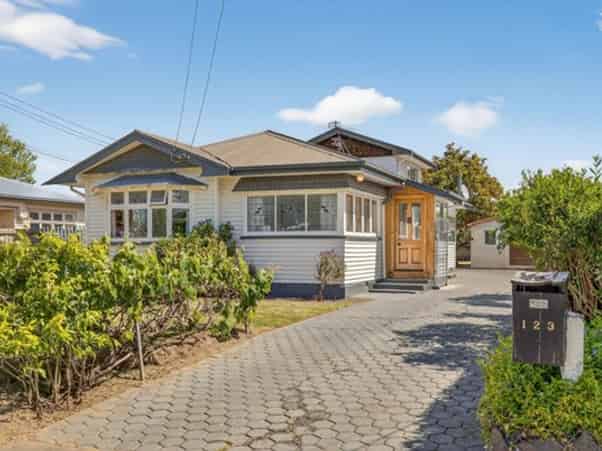 123 Francis Avenue, Saint Albans