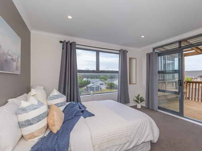 6 Arataki Grove, Waitarere Beach