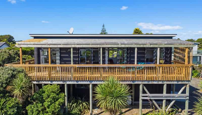 6 Arataki Grove, Waitarere Beach