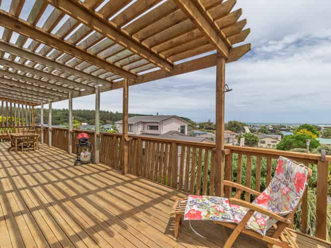 6 Arataki Grove, Waitarere Beach