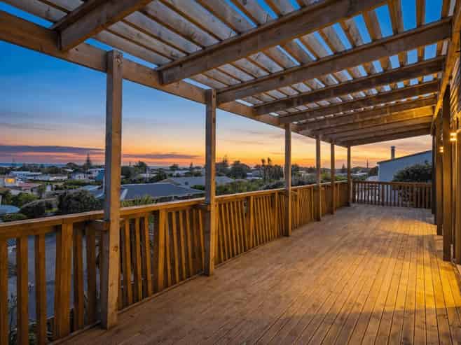 6 Arataki Grove, Waitarere Beach