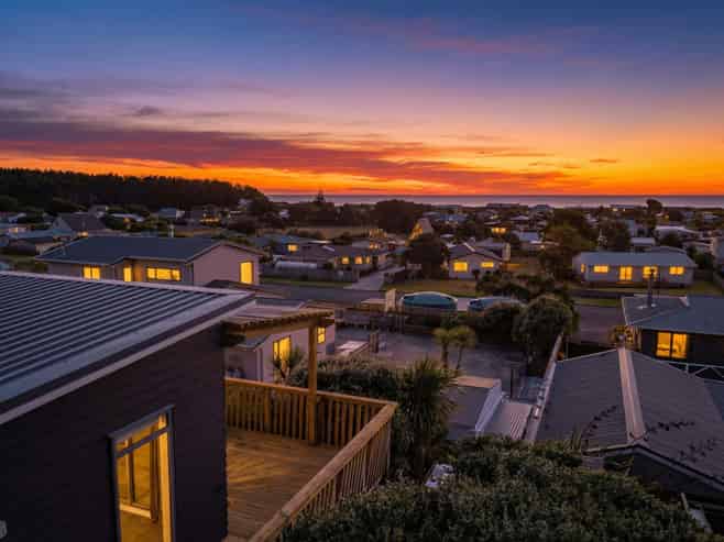 6 Arataki Grove, Waitarere Beach