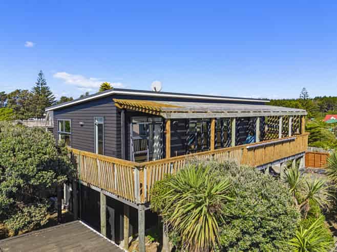 6 Arataki Grove, Waitarere Beach