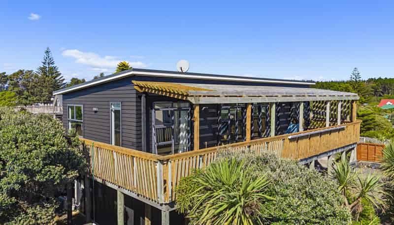 6 Arataki Grove, Waitarere Beach