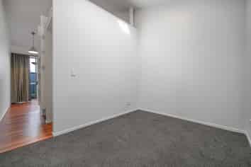 6/8 South St, Newton