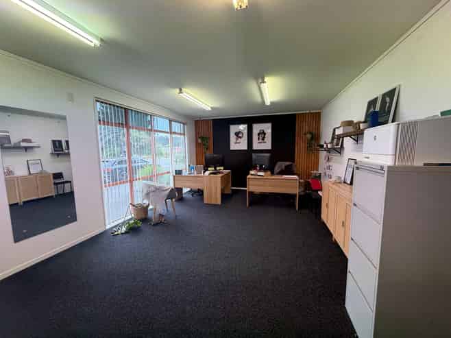 Superb Warehouse / Office Combo