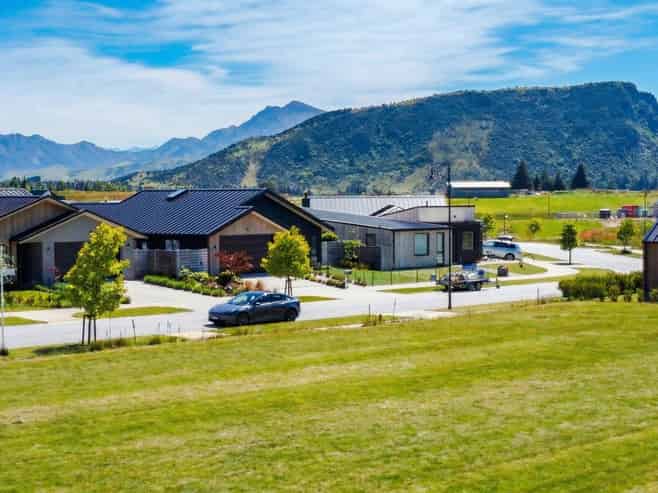 10 Doug Ledgerwood Drive, Wanaka