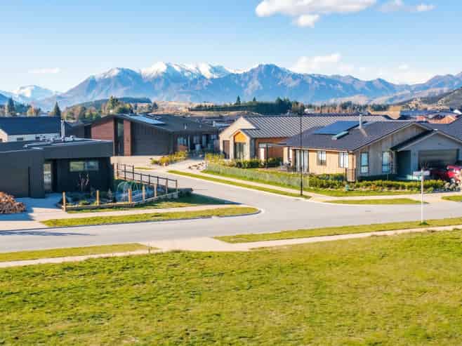 10 Doug Ledgerwood Drive, Wanaka