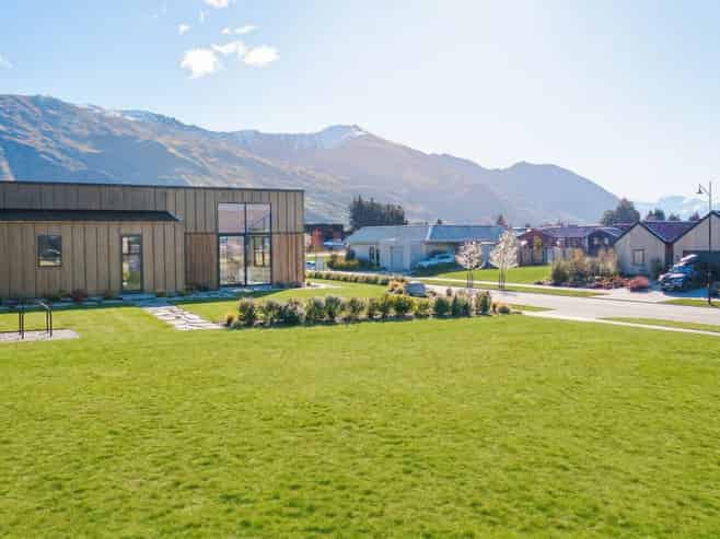 10 Doug Ledgerwood Drive, Wanaka