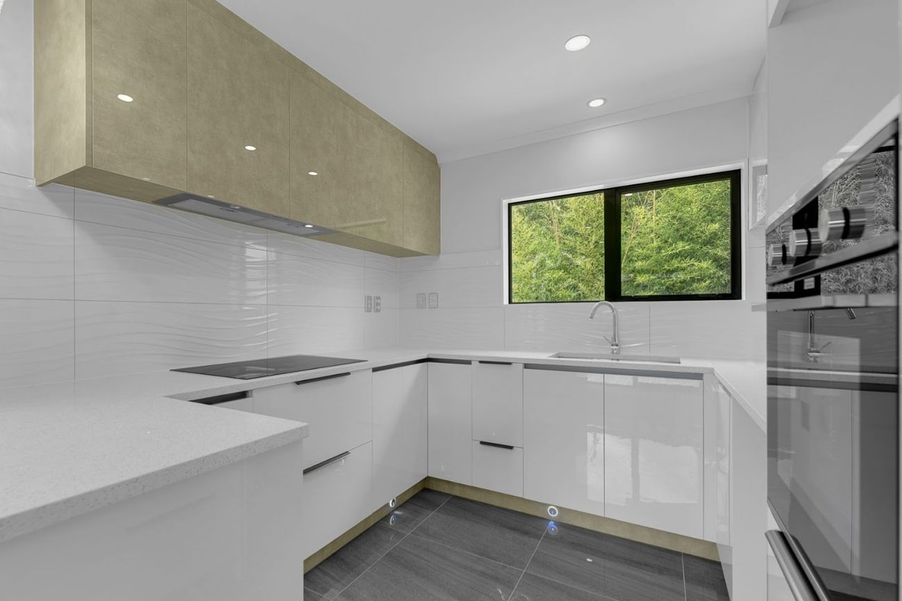 Standalone Beauty – Must Be Sold
Offers Over $800,000 | Brand New | Private & Secure Living - Widok 5