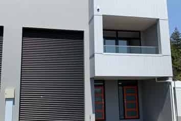 VERSATILE WORK-LIVE Unit IN CENTRAL LOCATION.