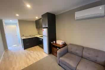 2b/181 Knighton Road , Hillcrest