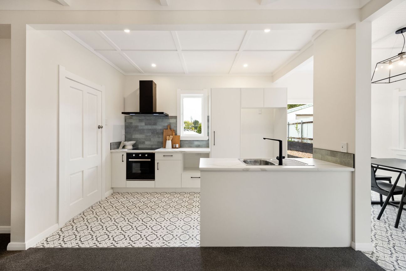 The Easy Yes on Hinau - Altro
