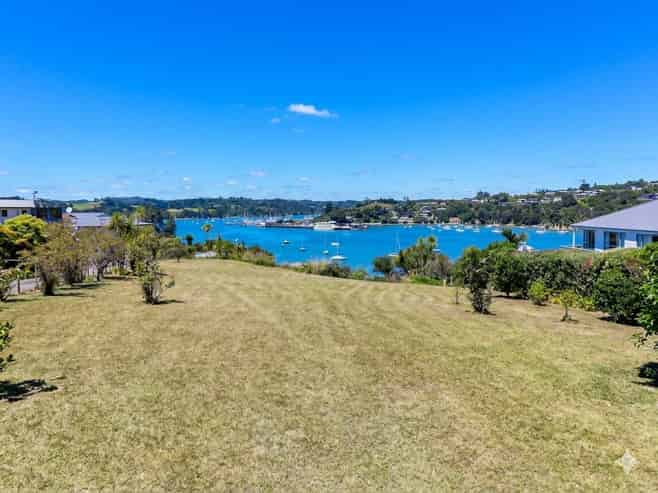 21 Okiato Point Road, Russell