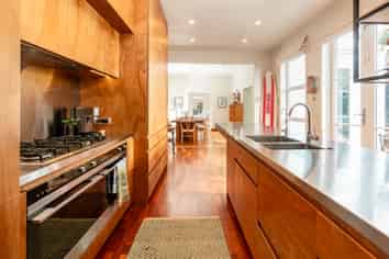 69 Marine Parade, Seatoun