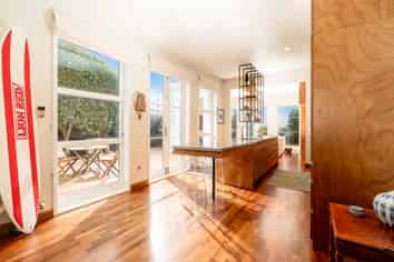 69 Marine Parade, Seatoun