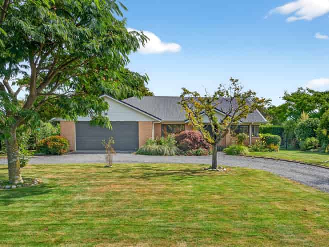 1a Daffodil Grove, Carterton