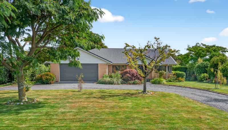 1a Daffodil Grove, Carterton