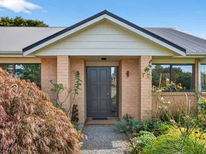 1a Daffodil Grove, Carterton