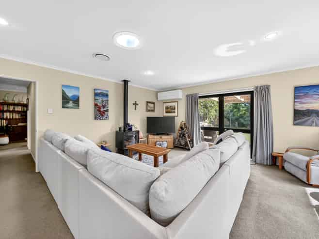 1a Daffodil Grove, Carterton