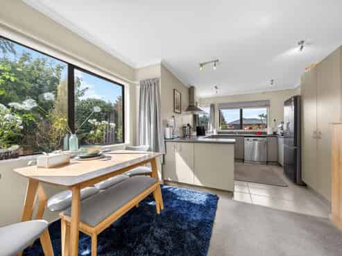 1a Daffodil Grove, Carterton