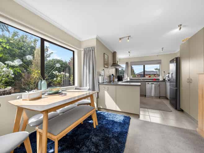 1a Daffodil Grove, Carterton