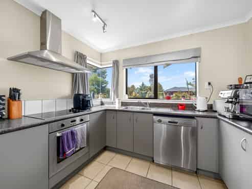 1a Daffodil Grove, Carterton